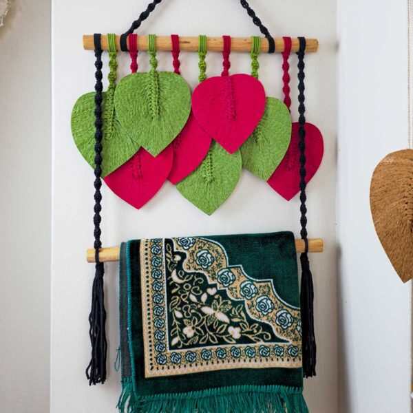 Choturvuz Leaf Jaynamaz Hanger